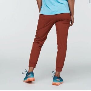 Cotopaxi Veza Adventure Joggers in color Spice size S
